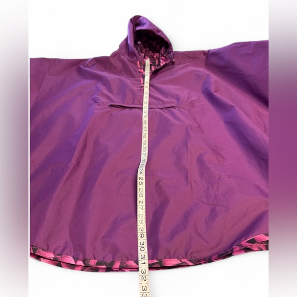 Totes Reversible Purple/Geometric Women's Rain Poncho - Picture 5 of 6